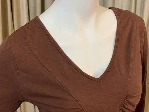NWT Jones Wear Chestnut Brown V Neck Knit Top Shirt Size Medium