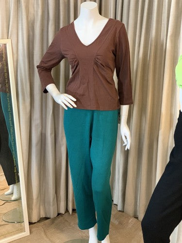 NWT Jones Wear Chestnut Brown V Neck Knit Top Shirt Size Medium
