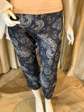 NWT Froxx Women’s Stretch Blue Floral Elastic Waist Capris Cropped Pants Size S